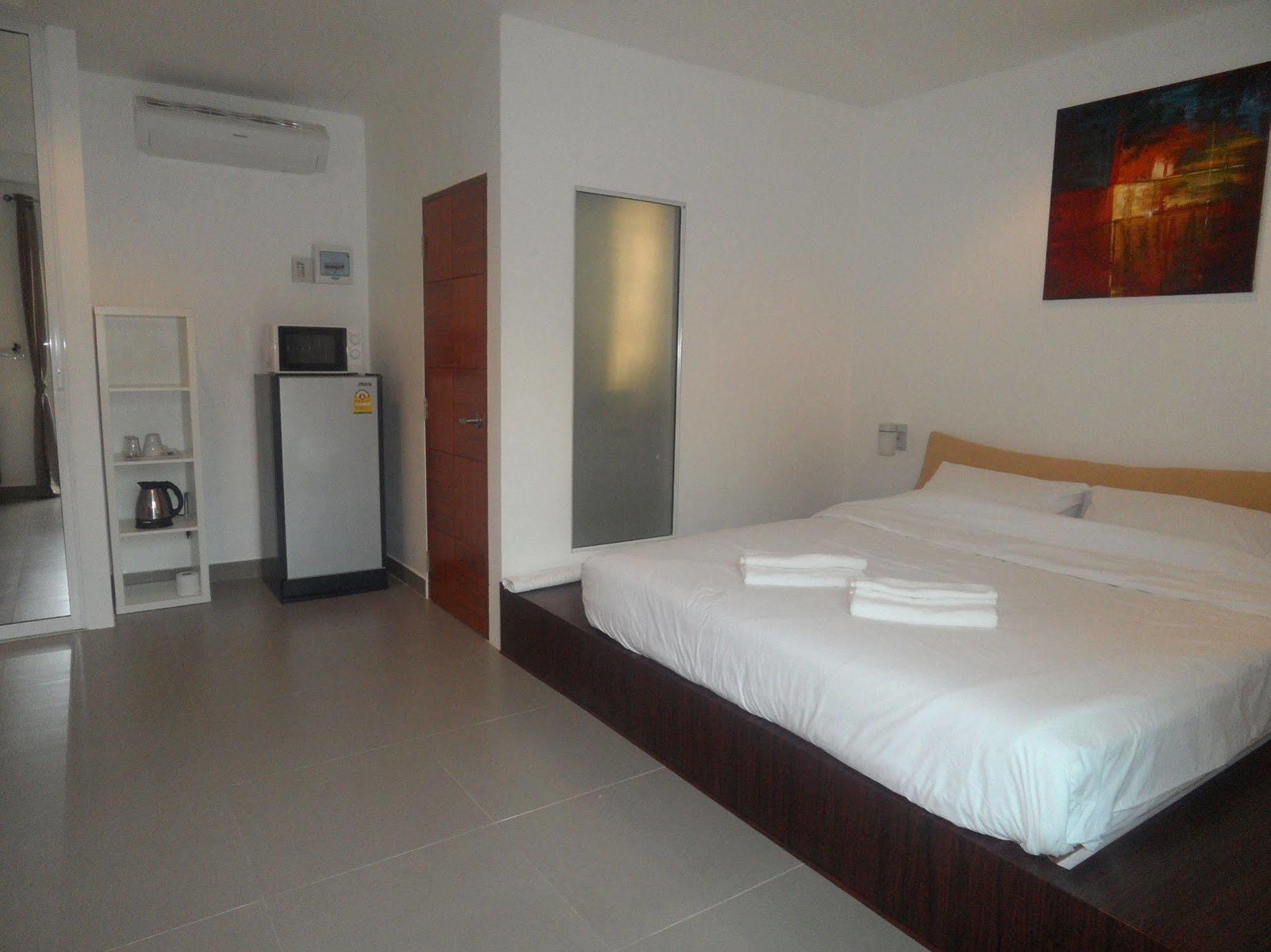 Gp Rooms Pool Guesthouse Pattaya Eksteriør bilde